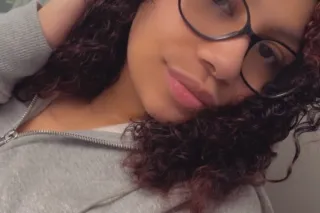 COME CHILL WITH THE QUEEN I AM... - Image 4