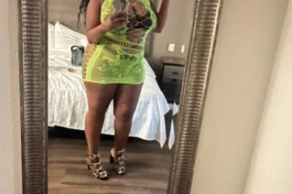 Hey papi!! INCALLS and OUTCALL ONLY!!! QV specials 🫦 👅💋 - Image 5