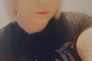 Big Booty Blue-Eyed Beauty At ... - Image 2