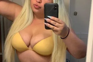 THICK BLONDE🍑 WATER WORKS💦LETS... - Image 1