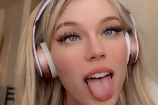 Gamer babe 🤓 lets play💋 - 20 - Image 4