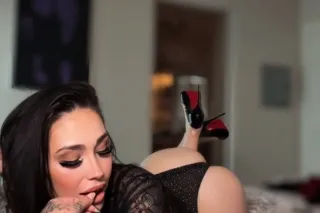 Your New Favorite 🤸🏻😋 Tattooed Hottie Dont Miss 🤤 - Image 3