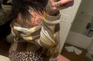 Horny Playmate Awaits 💖 - Image 8