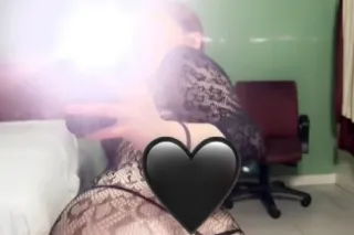 thick sexy white girl💦👅 CAR DA... - Image 1