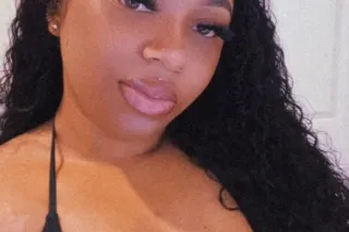 New In Town 💋 - Image 1