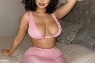 Super Soaker 💦🥵 Big booty freak 😍😍 Cum see me daddy !! 💋🩷 Island Baddie 🌴🔥 - Image 5