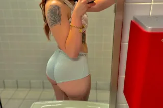 your favorite blondie💋 everyth... - Image 3