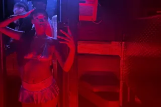 comfortable discreet here for ... - Image 1