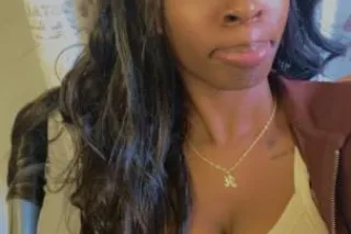 NEW IN TOWN - 20 - Image 4