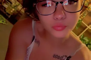 confidence and smiles - Image 1