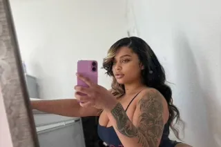 Freaky with a Fat Ass 🍑Pretty Feet 👣 Pink Shaved Pussy 🌷Thick thighs - Image 6