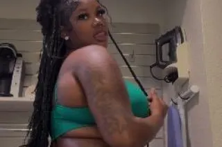 BEST CREAMER 👅 REAL DEEP THROA... - Image 2