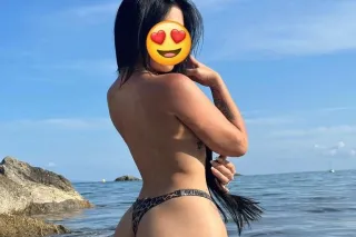 Hot sexy Latina girls willing ... - Image 1