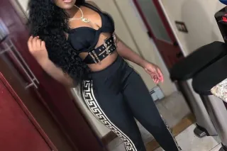 Where seduction meets grace🍒 -... - Image 3