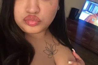 LATINA BOMBSHELL - Image 3