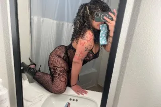 Curly headed college cutie ✨ -... - Image 4