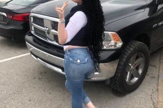 treat me NICE OUTCALLS AND CAR... - Image 3