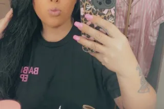 Brunette Bombshell - 33 - Image 1