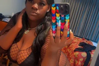 Lets Meet Im The Perfect Treat 💕available now don't miss out💕📲 - Image 2