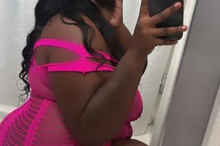 NEW IN TOWN Curvy Pretty Face ... - Image 3