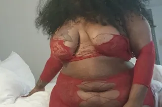 Sexy Bubble Booty Bombshell 😍 ... - Image 4