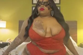 Sexy Bubble Booty Bombshell 😍 ... - Image 1