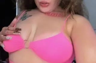 THICK WHITE GIRL LOOKING FOR FUN🩷 TWO GIRLS👯 ONLY IN TOWN FOR COUPLE DAYS - Image 6