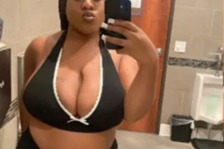 Busty Ebony Who Loves To Pleas... - Image 2