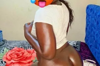 black girl in the area come to... - Image 1