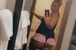 White girl with the big ol booty !!! - Image 10