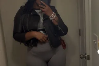 THICK && PRETTY 👑📲PRETTYNTHICK... - Image 1