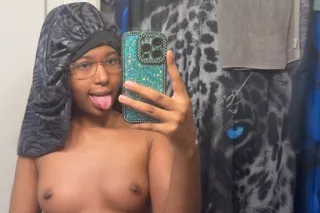 fun and flirtacious🥰 - 21 - Image 1