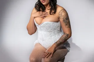 NEW IN TOWN 🆕 ALL NATURAL BUSTYY BOMBSHELL 💣 - Image 1