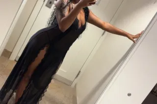 Sweet, petite, and unforgettab... - Image 1