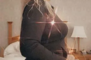 Gorgeous Curvy Bombshell - 25 - Image 2