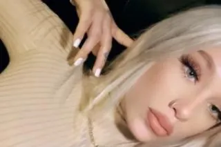 sexy blondie next door!! 🍑🤤 - ... - Image 3