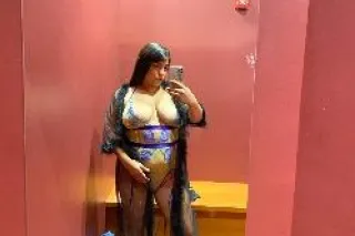 Thick Sexy Latina - Image 5