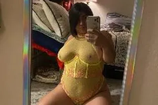 Thick Sexy Latina - Image 1