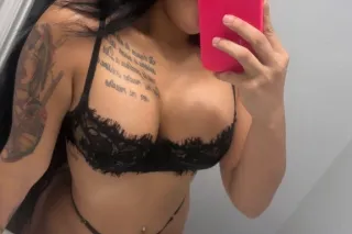 Latina recien llegada al pais✨... - Image 2