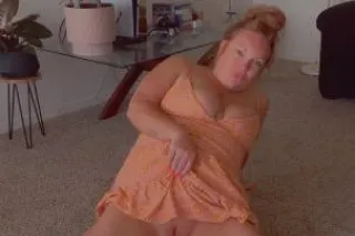 Well-reviewed Giddy Peach!- Short curvy milf w/big tits + velvet mouth - Image 10