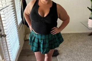 Well-reviewed Giddy Peach!- Short curvy milf w/big tits + velvet mouth - Image 8