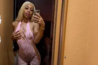 THE HEAD QUEEN 👸🏽 WITH SOME WET JUICY COOCHIE 😋💦 - Image 1