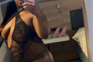 THICK Chocolate Beauty 😍 - 25 - Image 4