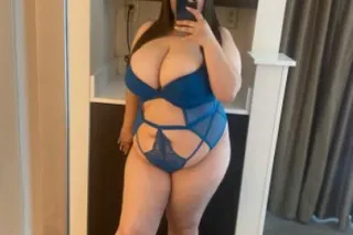 4'11 Busty & Voluptuous Latina... - Image 4