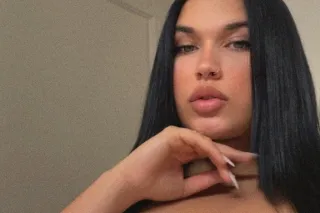 Latina - Image 1