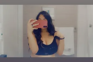 Bombshell Latinaaa Mami😘 Doubl... - Image 4