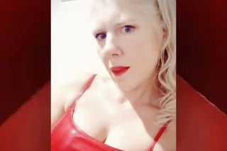 mature busty blonde bombshell ... - Image 1