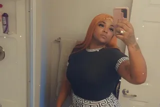 inn Call me misses inn and out come see me show.I could show you what it's all about - Image 4