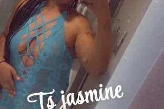 Hot 🥵 busty trans fully wet an... - Image 3