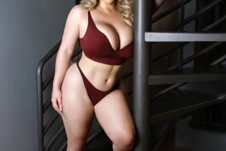 **** WARNING *** Busty HOT BLO... - Image 2